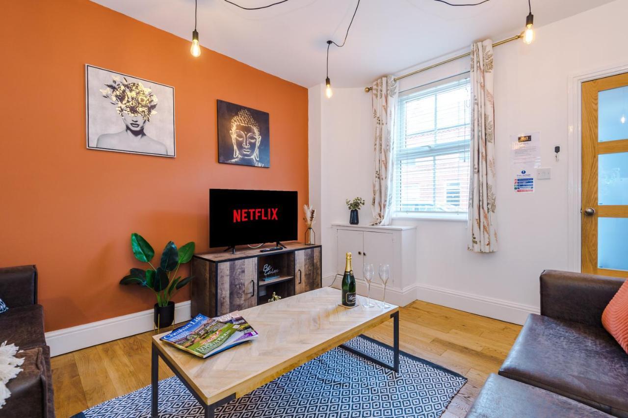 Pristine 2-Bed House In Chester By 53 Degrees Property, Ideal For Families & Small Groups, Great Location - Sleeps 6 Hough Green Exterior foto